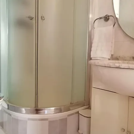 L&g 招待所 罗维尼